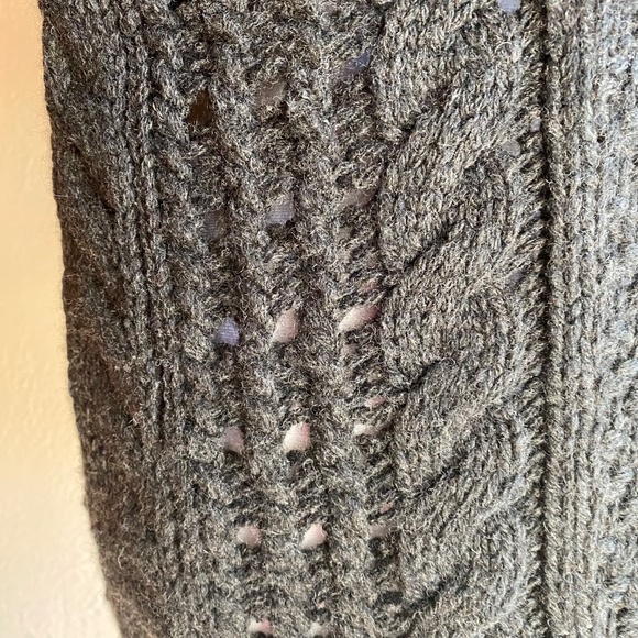 Vince charcoal cable knit crewneck sweater with open stitching. Size M - Picture 4 of 12